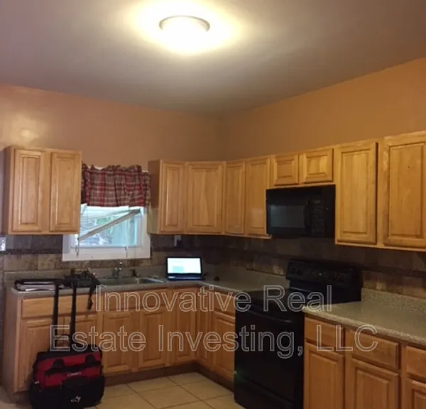 530 N 53rd St — Photo 3