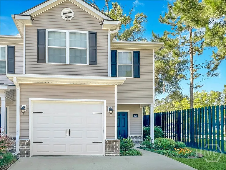 100 Regis Way — Photo 1
