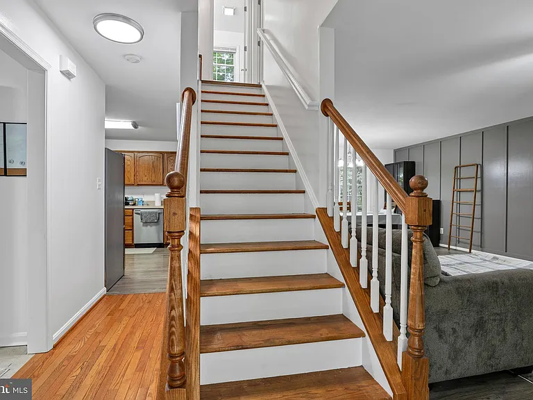 583 Norwich Dr — Photo 18