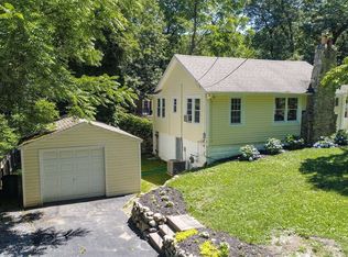 15 Dale Rd, Stony Brook, NY 11790