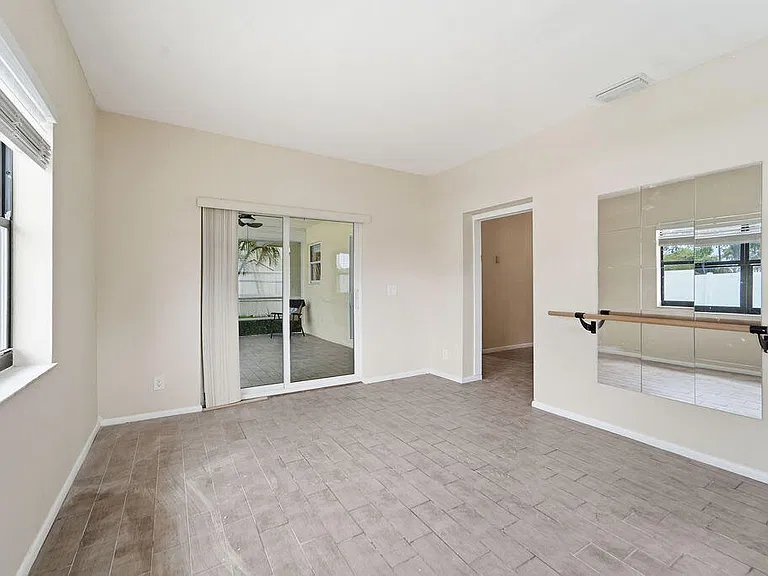 433 SW 27th Ave — Photo 27