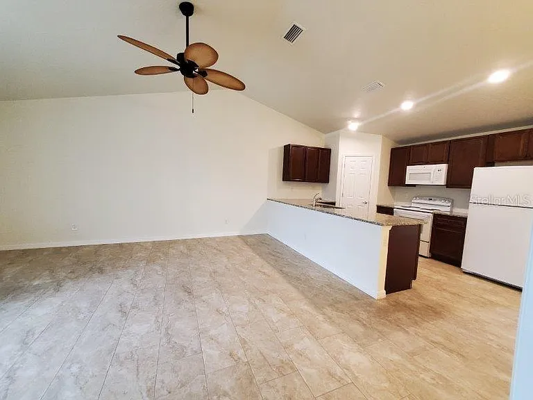 1192 Oceanic Rd — Photo 3