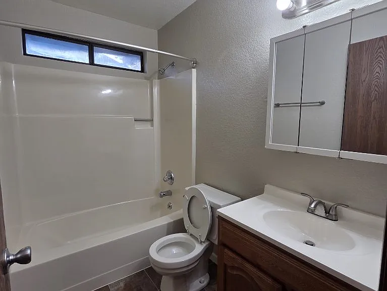 240 Breakwater Dr — Photo 6