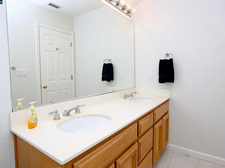 1079 River Rock Ln — Photo 21