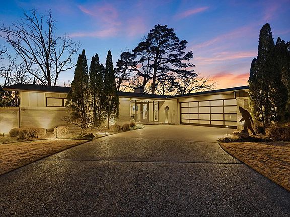 2nd image of 108 Del Rio Dr