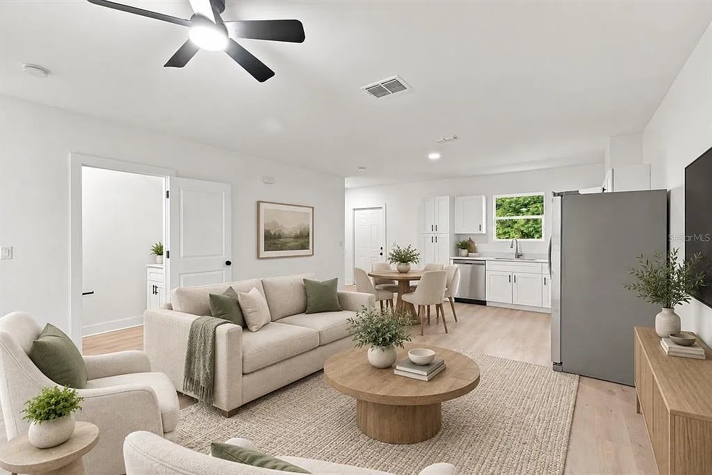 4 bed, 2.5 bath, 1366 sqft, $1,900 — Photo 4