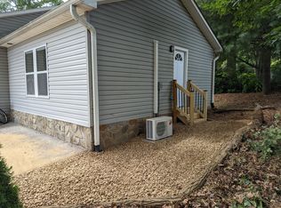 4 Barclay Rd, Candler, NC 28715