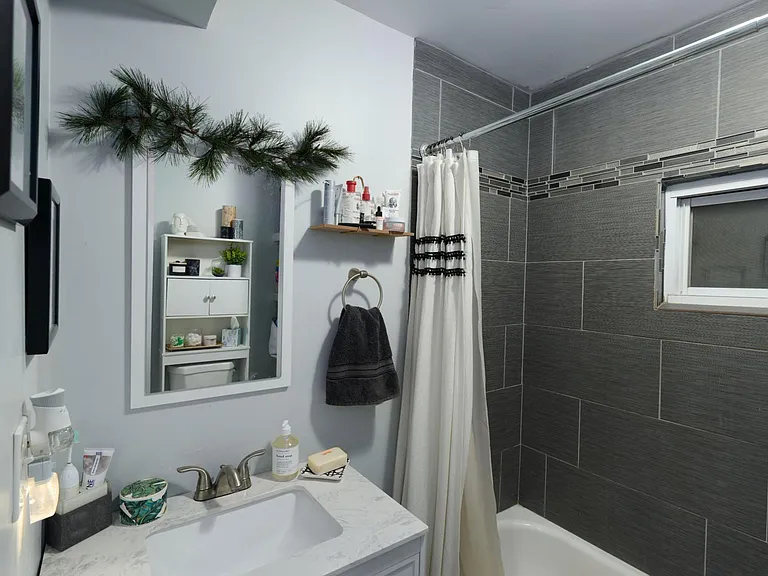 815 Collings Ave #3 — Photo 3