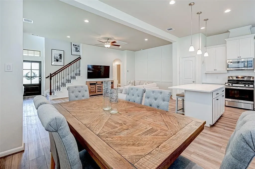 3 bed, 2.5 bath, 1881 sqft, $2,300 — Photo 4