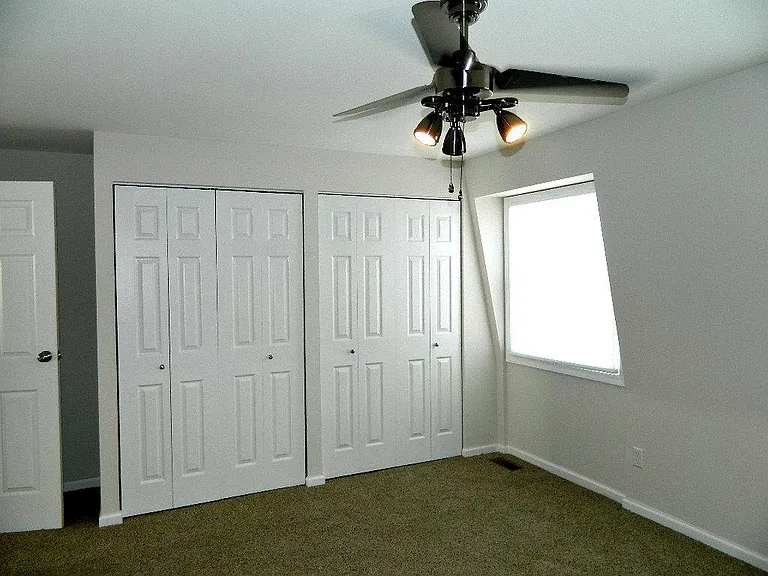 1402 Crown Point Ct — Photo 12