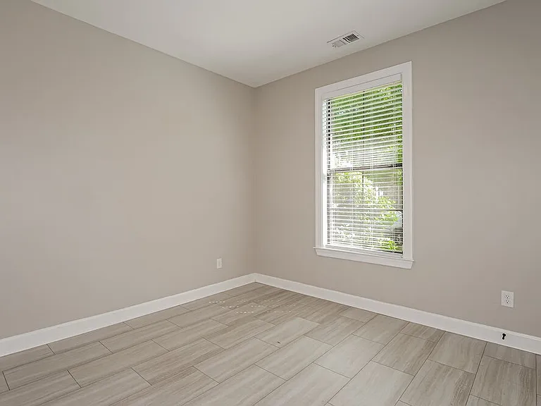 1941 Rochelle Ln — Photo 14