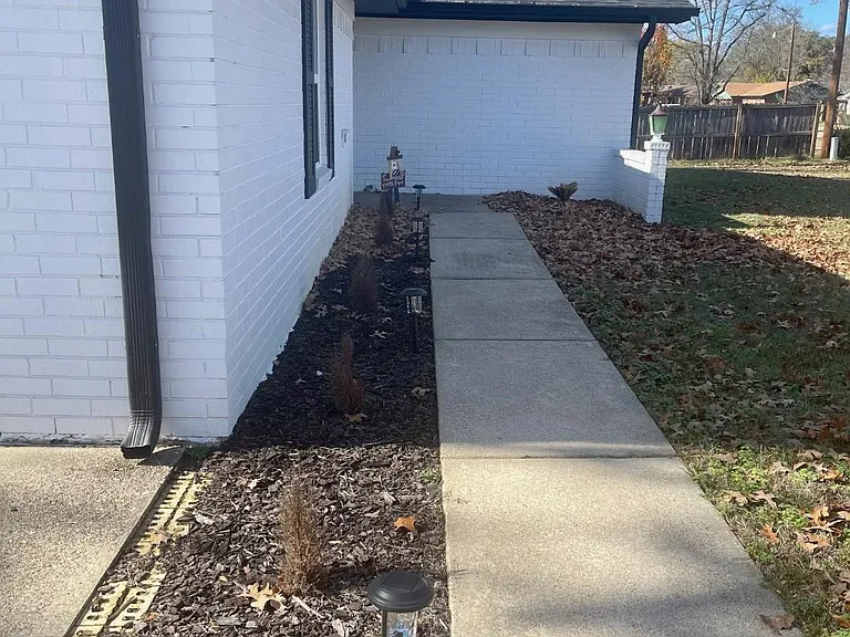 2112 Reva St — Photo 3