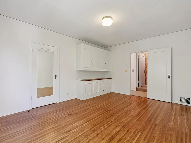 111 Windsor Ave — Photo 15