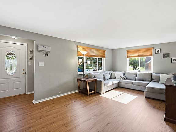 4th image of 225 Bernardi Dr
