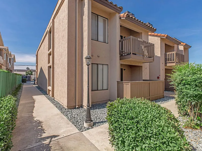 WELCOME TO THE VINE APARTMENTS! — Photo 18