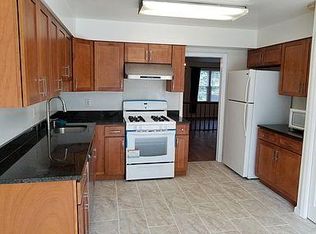 4806 Carriagepark Rd, Fairfax, VA 22032