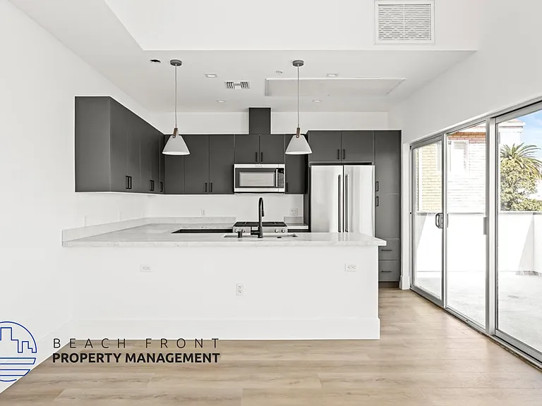 1011 N. Crescent Heights Blvd. — Photo 11