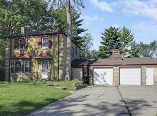 302 N Wheeling Rd, Prospect Heights, IL 60070