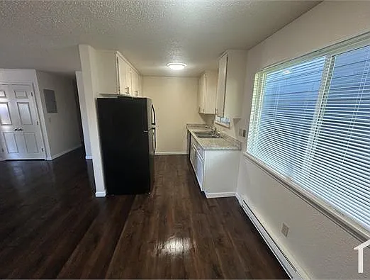 3 bed, $2,300 — Photo 2