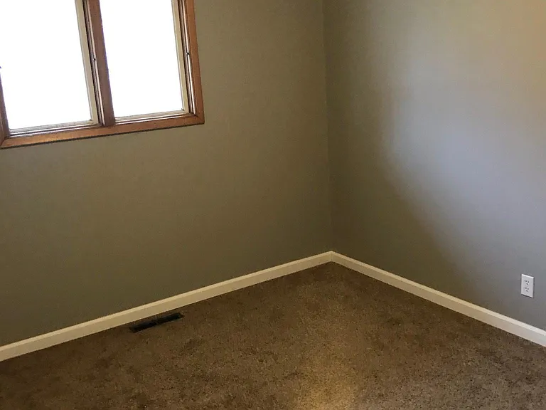 3427 E Euclid Ave — Photo 5