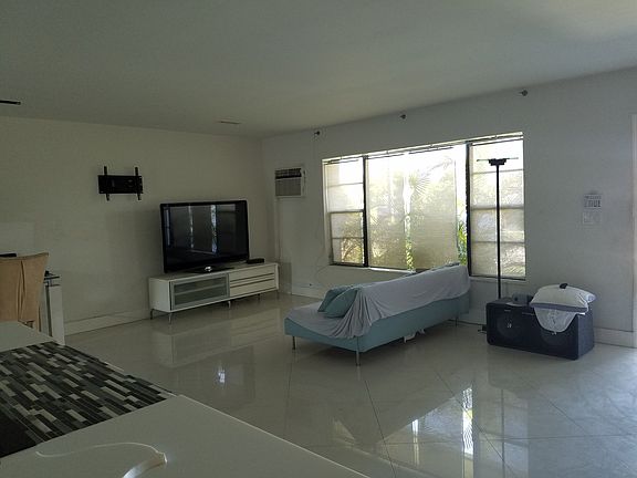 3rd image of 8510 SW 20th St