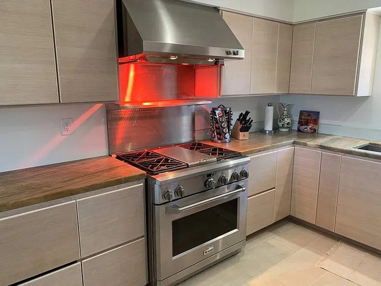 Professional-grad stove for gourmet cooking