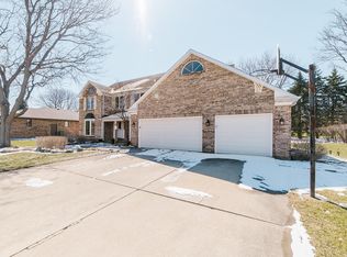 150 Buena Vista Dr, Dekalb, IL 60115