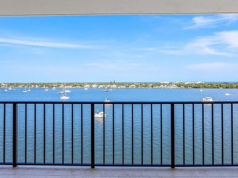 130 Lakeshore Dr #923 — Photo 4