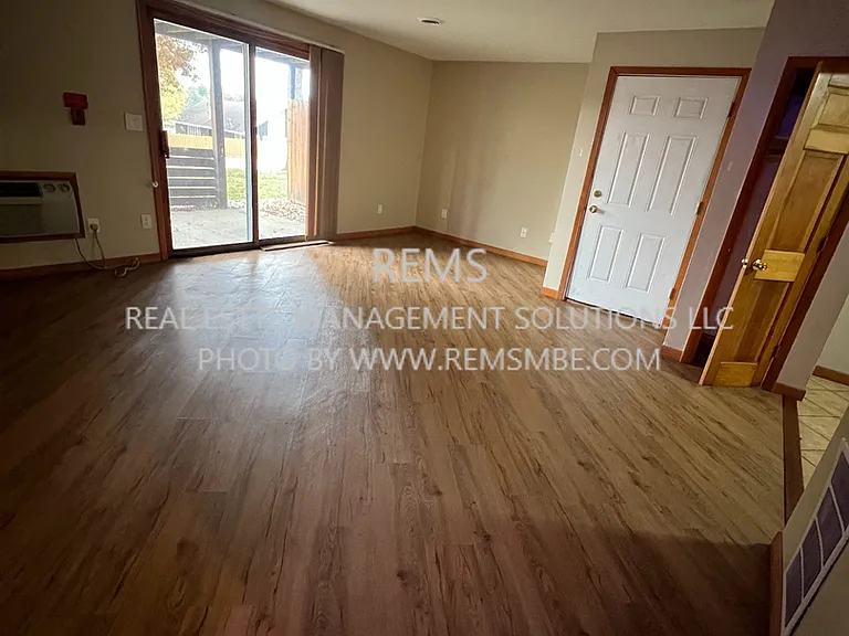 1185 E Hiawatha Dr — Photo 2