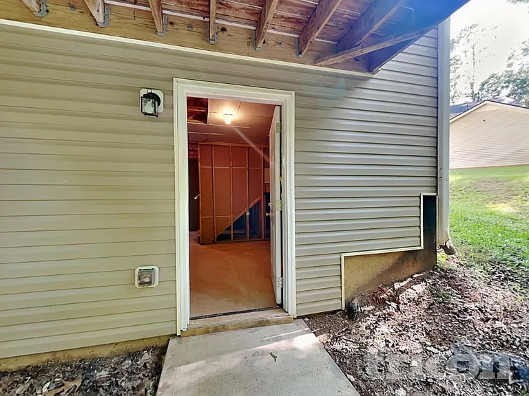 2014 Meadow Walk Dr — Photo 15