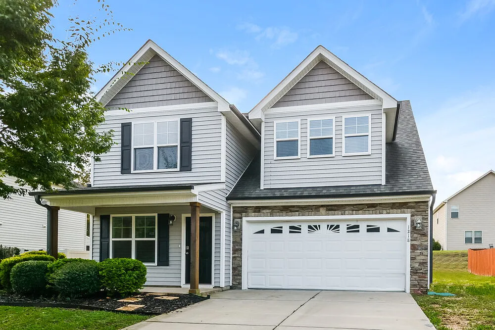 3 bed, 2.5 bath, 1815 sqft, $1,885 — Photo 1
