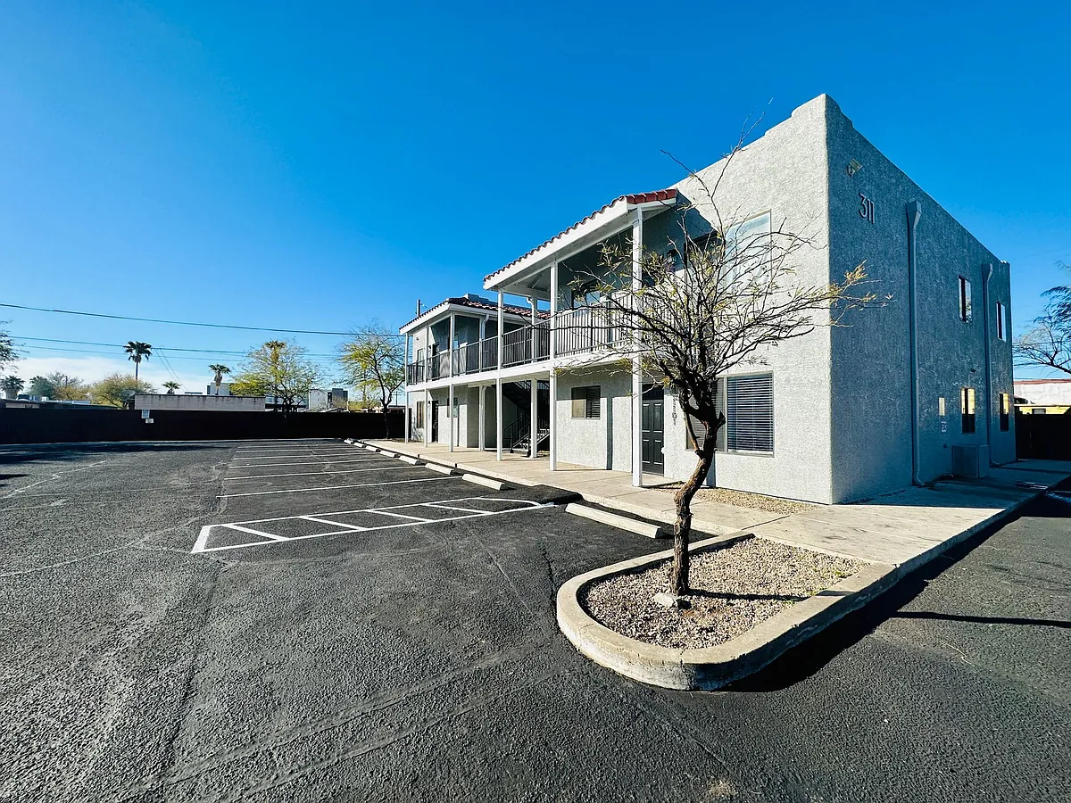 Building Photo - Elm309-311