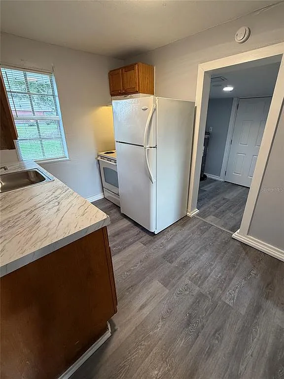 3 bed, 1.0 bath, 962 sqft, $1,275 — Photo 4