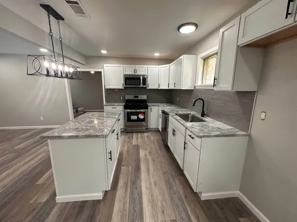 611 Boston Ave, Nederland, TX 77627