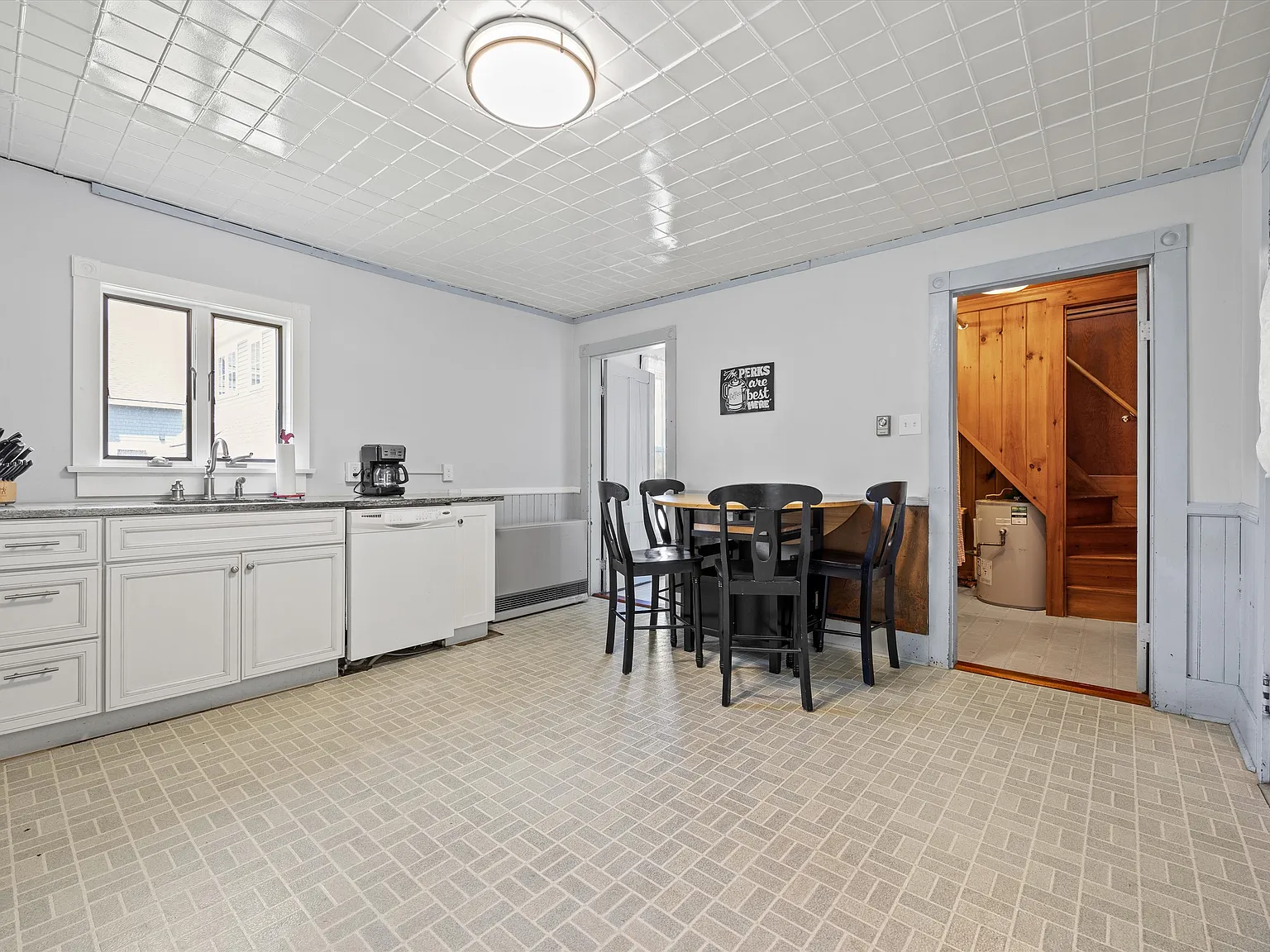 4 bed, 1.5 bath, 1736 sqft, $2,200 — Photo 4