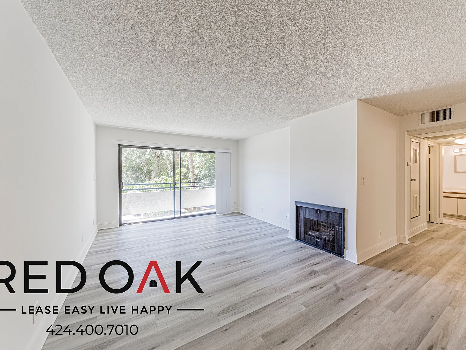 Comfortable 2-Bed with Parking Included and Central AC ~ In Pico-Robertson! — Photo 1