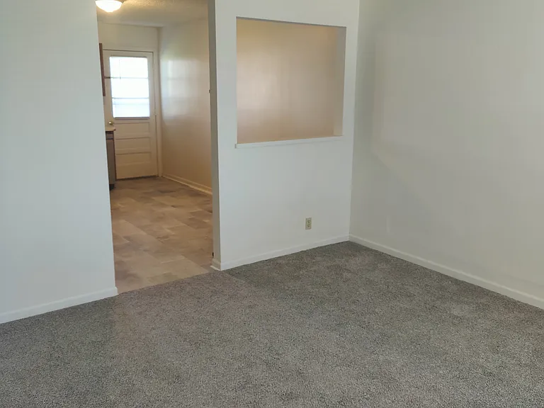 404 Stratford Dr #404 — Photo 3