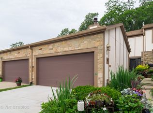 1330 Shagbark Ln, Wheaton, IL 60187