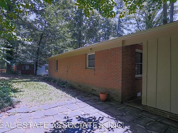 3rd image of 716 W Carver St