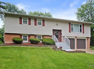 6739 Briargate Dr, Downers Grove, IL 60516