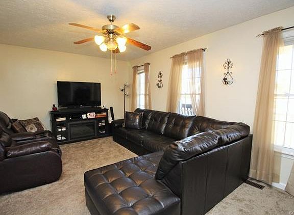3rd image of 3501 Betz Ct