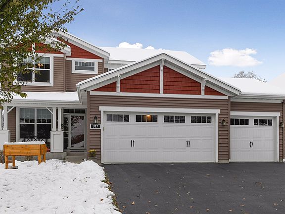 2nd image of 917 Oakmont Ln