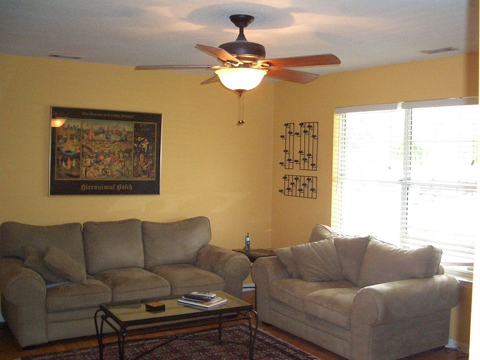 2nd image of 13 Burlington Cir