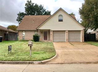 317 S Morgan Dr, Moore, OK 73160
