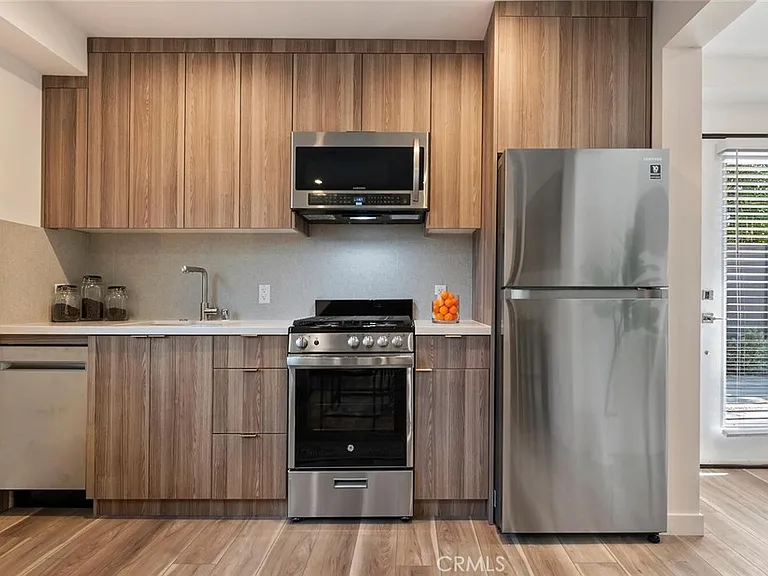 13538 Vanowen St #5 — Photo 8