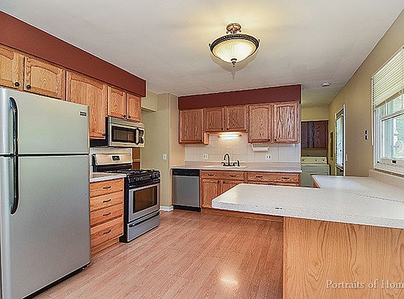 2nd image of 130 Circle Dr W