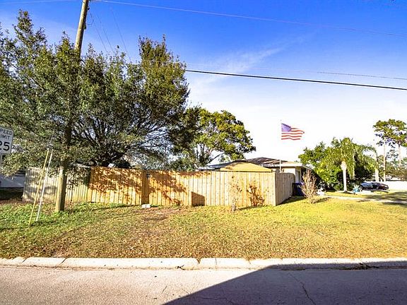 4th image of 1760 S Lake Ave