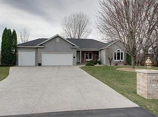 1779 Westbreeze Dr, Oshkosh, WI 54904
