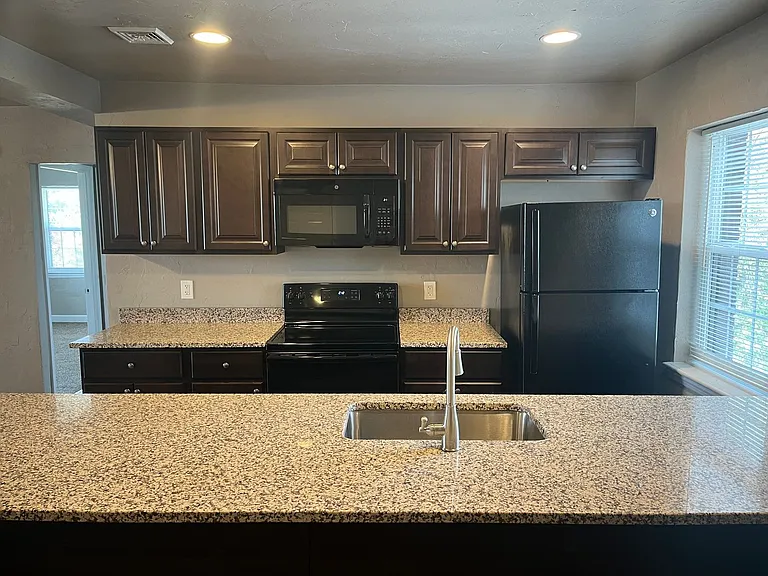 Elm Terrace Apartments — Photo 16