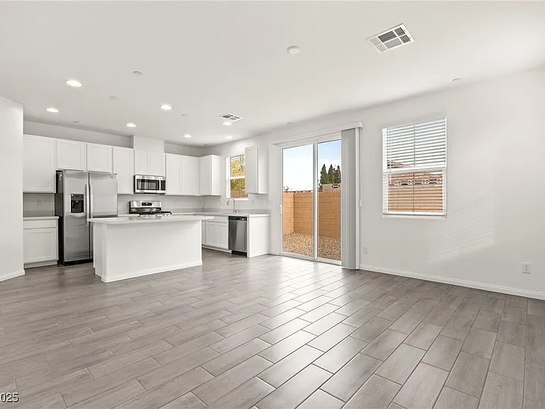 10146 Gabby Glen St — Photo 3